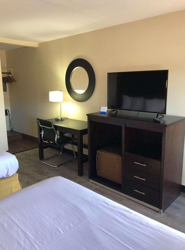 Super 8 By Wyndham West Route 66 - Grand Canyon Area Hotel 2*
