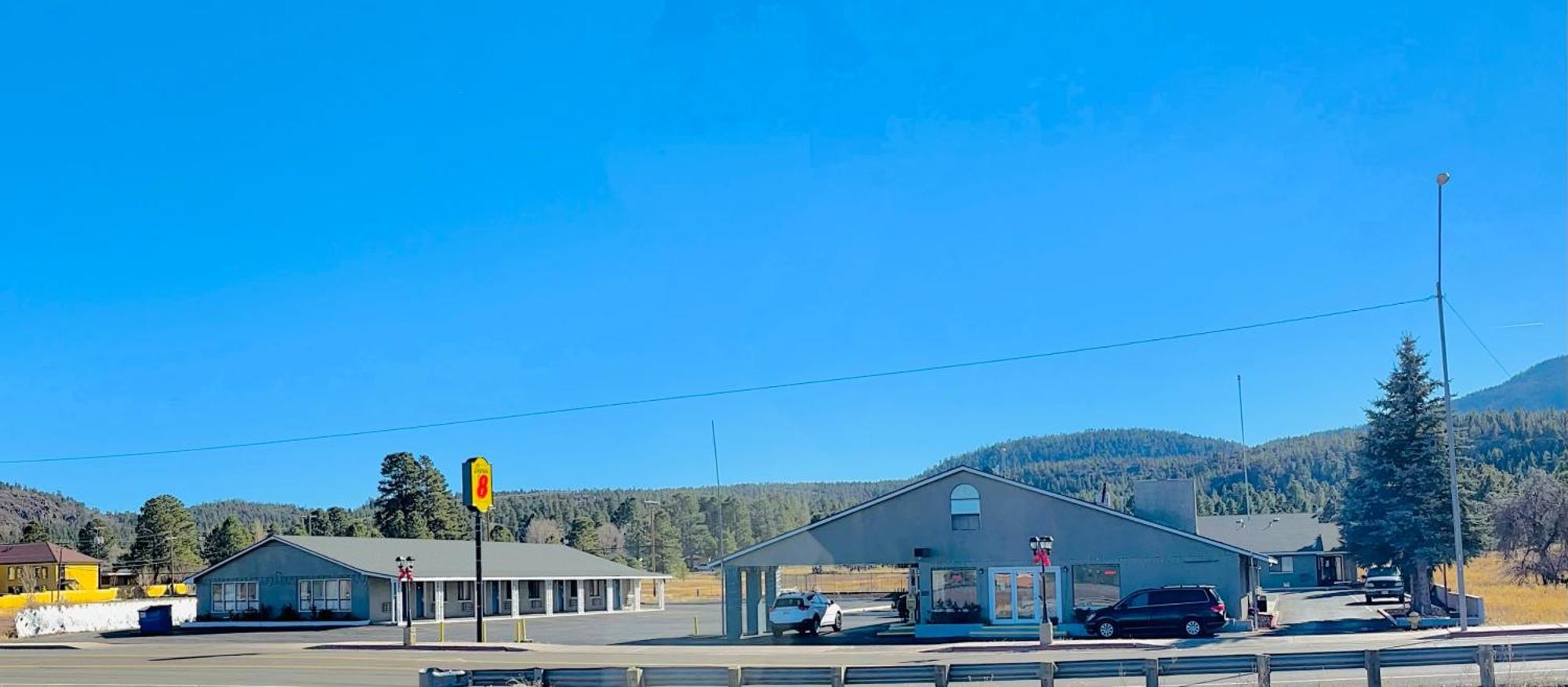 Super 8 By Wyndham West Route 66 - Grand Canyon Area Hotel