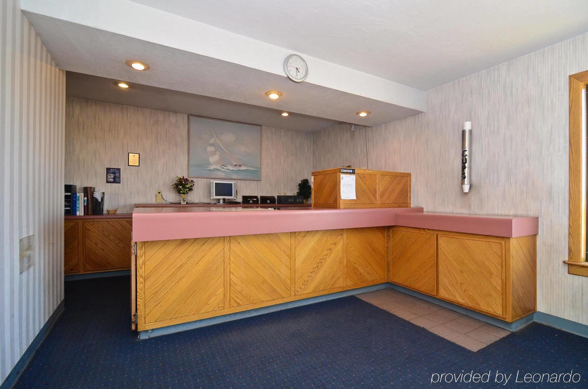 Super 8 By Wyndham West Route 66 - Grand Canyon Area Hotel 2*