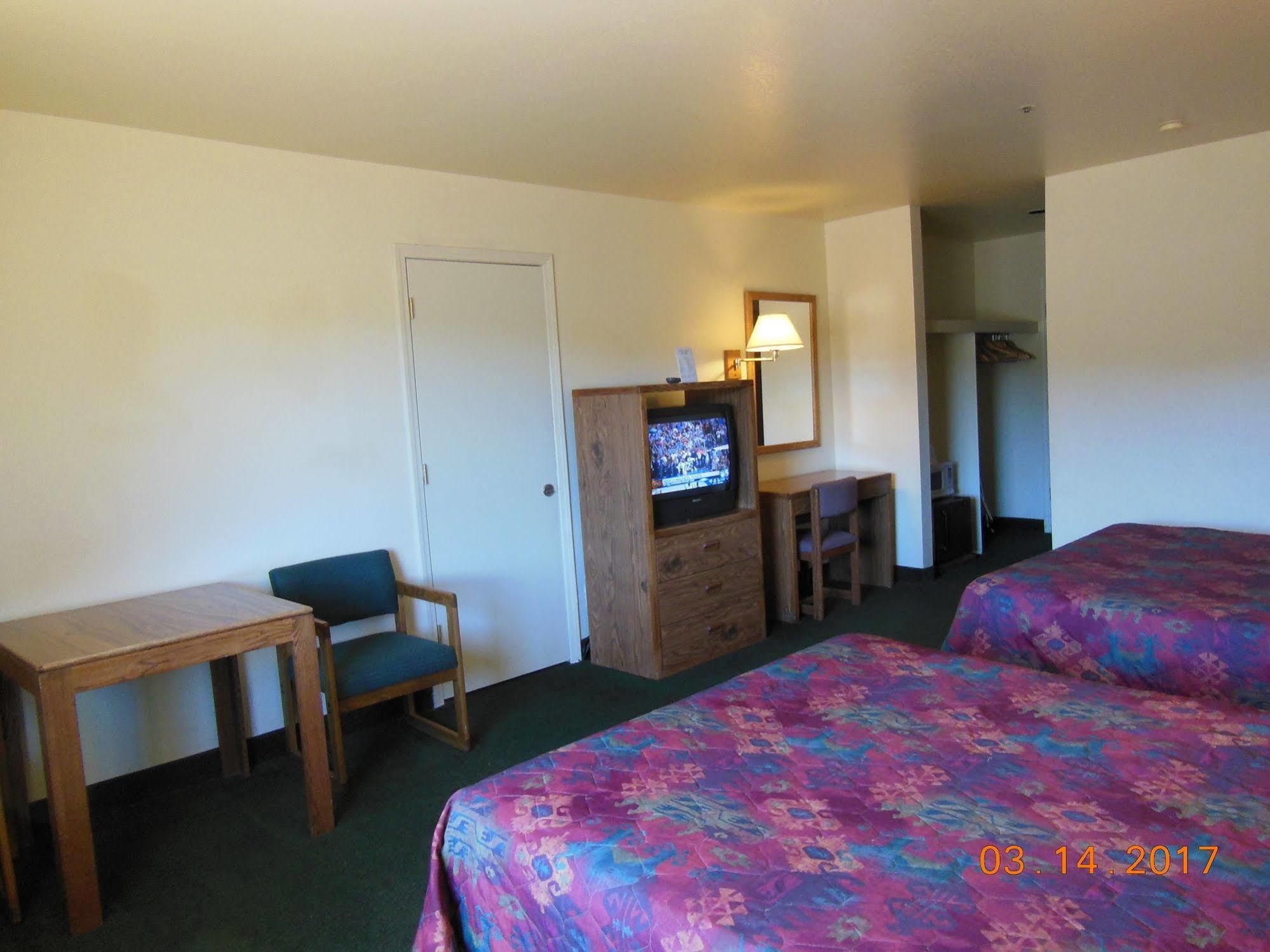 Super 8 By Wyndham West Route 66 - Grand Canyon Area